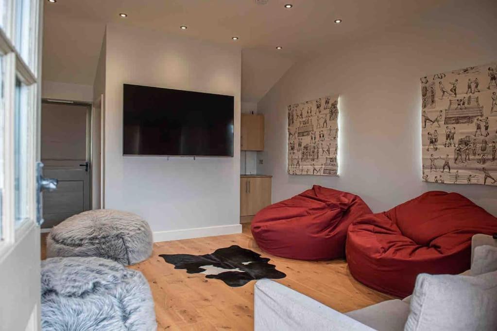 Вилла Coed Farm-Hot Tub-Sleeps 12-Near Брекон Экстерьер фото